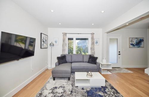 Niagara Falls House | Clifton Hill Luxury Home