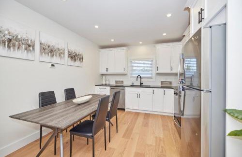 Niagara Falls House | Clifton Hill Luxury Home