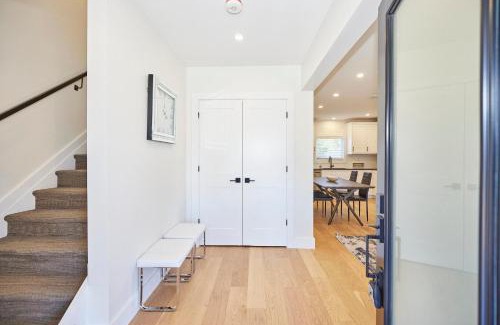 Niagara Falls House | Clifton Hill Luxury Home