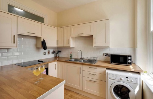 Cotham Apartment | Clifton Penthouse, Parking x1, Near Centre, Garden