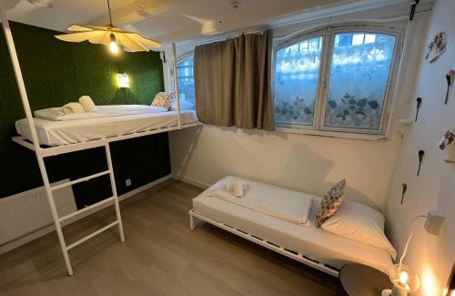 De Weteringschans Hostel | ClinkCoco