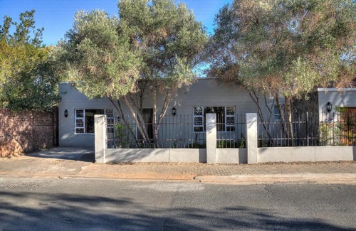 Oudtshoorn House | Clivia Cottage