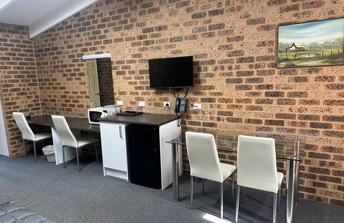 Coonabarabran Hotel | Clock Tower Motor Inn