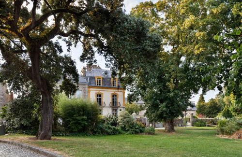 Dinan Bed & Breakfast | Clos du Cèdre - Chambres d'Hôtes d'Exception, Luxury B&B à Dinan
