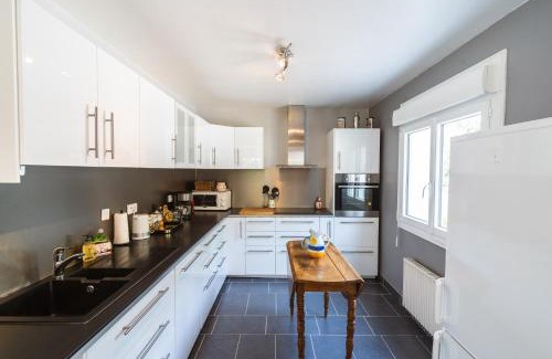 Amboise House | Clos Fleuri : Amboise Home with Amazing Gardens