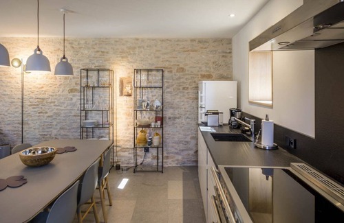 Monthelie House | Clos Poirier - Stunning & luxurious village house with 2 bedrooms & garden
