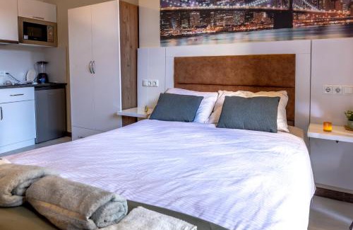 New Boulevard Apartment | Close!
