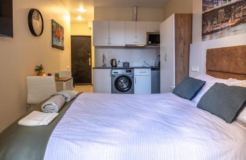 New Boulevard Apartment | Close!