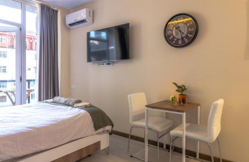 New Boulevard Apartment | Close!