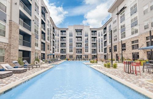 Crestline Heights Apartment | Close to 280 shops restaurants Grandview Med Ctr