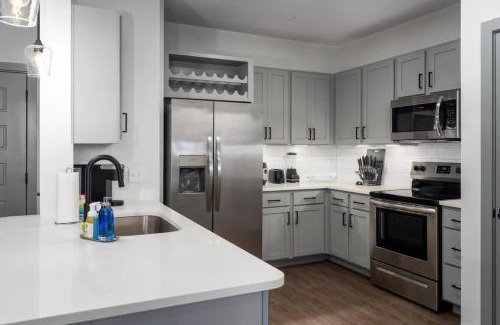 Crestline Heights Apartment | Close to 280 shops restaurants Grandview Med Ctr