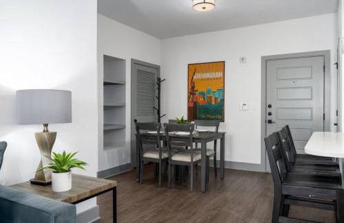 Crestline Heights Apartment | Close to 280 shops restaurants Grandview Med Ctr
