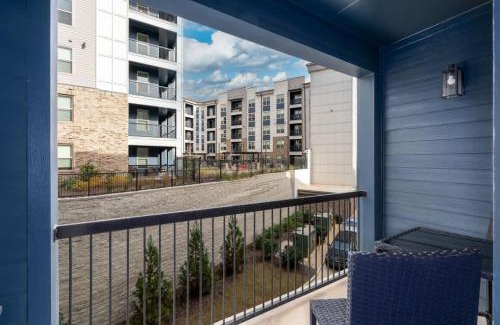 Crestline Heights Apartment | Close to 280 shops restaurants Grandview Med Ctr