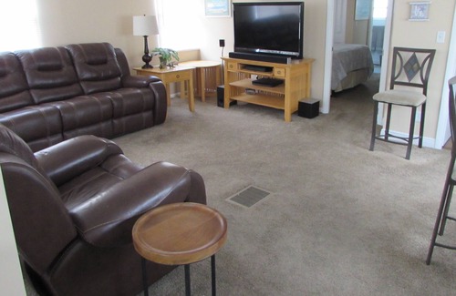 Cortez House | Close to AMI:) Newly Reno'd 2b 2b home with trailered boat parking onsite!
