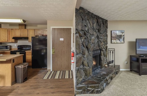 Turnagain Condo | Close to Anchorage Airport, Lake Hood and the Cook Inlet coast