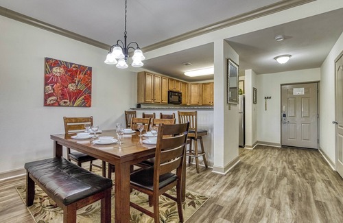 Pigeon Forge Condo | Close to attractions - Inside and outside pool and hot tub!