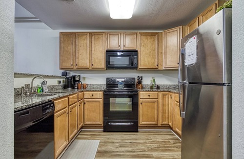 Pigeon Forge Condo | Close to attractions - Inside and outside pool and hot tub!
