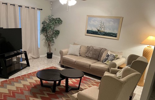Deltona Lakes House | Close to beach 30 min and Disney 45 min