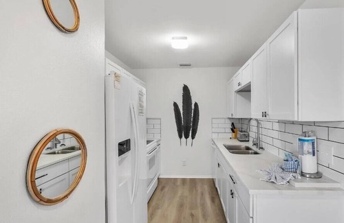 Emerald Waters Village Condo | Close To Beach! Pet Friendly! Free Seasonal Activities! Cross Creek 64 # 28D!