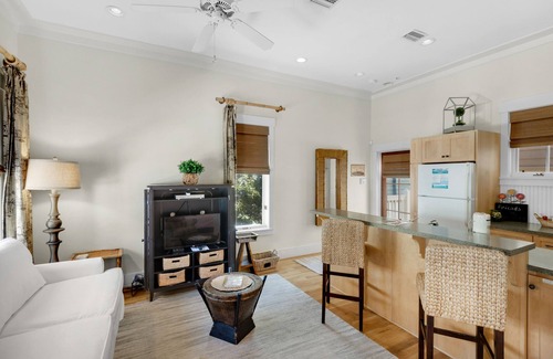 Rosemary Beach House | 🐟Close to Beach-Sunsets at Rosemary Carriage House