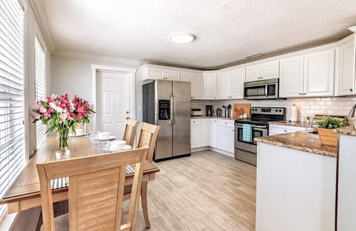 Granada House | Close to Beach & Shops | Private Home | Dog OK | Outdoor Seating | 1/2 mile to Siesta's North Bridge