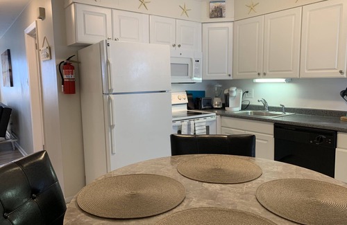 North End Condo | Close to beach! Spacious -Condo B