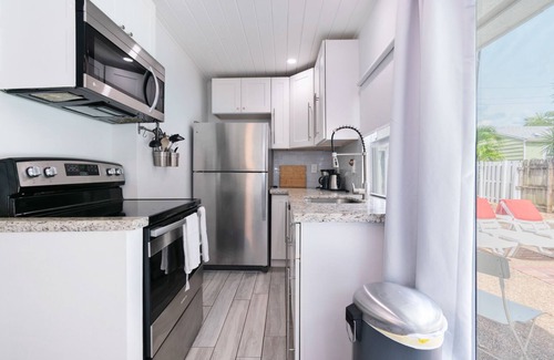 Harbordale Apartment | Close to beach, downtown, airport. Entire Apt.