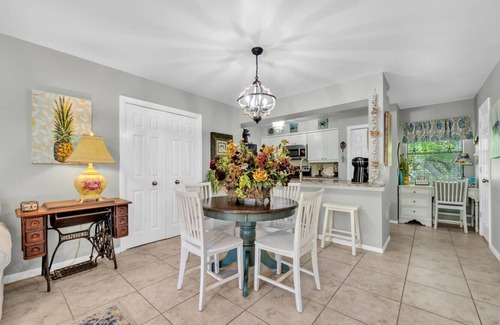Cassine Village House | 🐟Close to Beach-Cassine Gardens 108- Sandy Daze