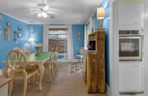 Seagrove Beach House | Close to Beach & Seaside, Vintage Cottage + Free Attraction Tickets!