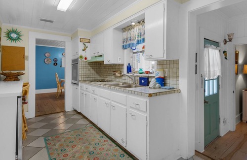 Seagrove Beach House | Close to Beach & Seaside, Vintage Cottage + Free Attraction Tickets!