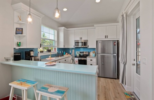 Naples House | Close to beaches, Boaters Paradise, Pickleball, Spa, Free Wifi! At Naples Bay