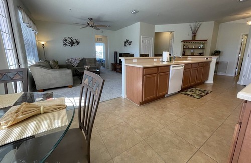 Majestic Palms Condo | Close to Beaches, Shops & Restaurants! Gated Community - Pool & Hot Tub! Free Parking & Wi-Fi!