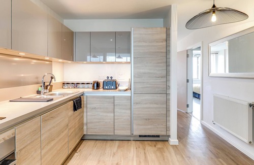 Custom House Apartment | Close to Canning Town Station, O2 Arena, Excel Centre & London City Airport.n