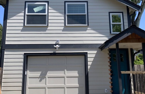 Hawthorne Hills Apartment | Close to Children's hospital, parks, trails and UW, 1 bed/1 bath
