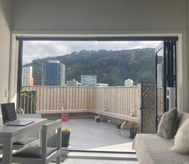 Wellington Apartment | Close to City, Ferry with great views and free park