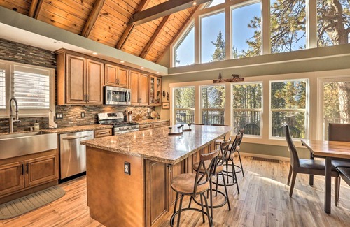 Truckee Cottage | Close to Donner Lake & Skiing: Truckee Getaway