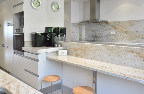 California - Pezou Apartment | Close to downtown Cannes, swimming pool and sea view