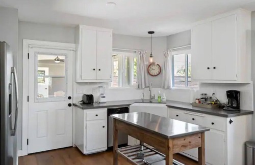 Paso Robles House | Close to Downtown! Gorgeous MidCentury w/fire pit