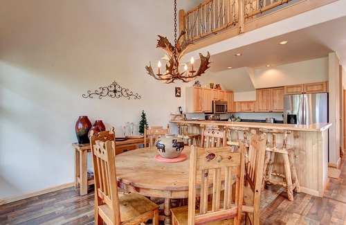 Warrior's Mark Condo | Close to downtown Breckenridge, vaulted ceilings, walk to mountain, hot tubs!