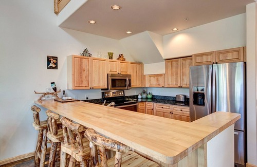 Warrior's Mark Condo | Close to downtown Breckenridge, vaulted ceilings, walk to mountain, hot tubs!
