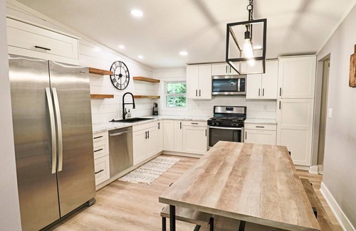 Traverse City House | Close to Downtown with Hot Tub
