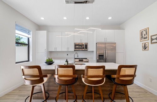 Pinecrest West Park House | Close to DT Tampa~Newly Designed Town Home