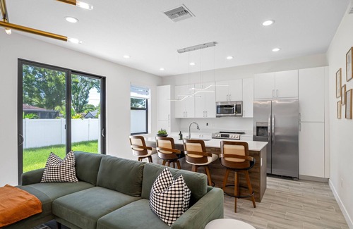 Pinecrest West Park House | Close to DT Tampa~Newly Designed Town Home