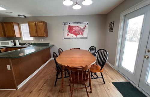 Pigeon Forge Cottage | Close to Everything! Hot Tub Pool Bigfoot Bungalow
