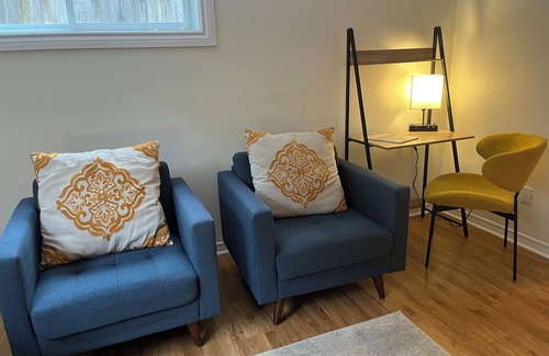 Collingwood House | Close to everything, walk downtown Cwood or the beach, 15 mins to Blue, Sleeps 4