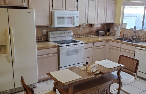 Phoenix House | Close to : Everything. Glendale State F.nStadium , Shopping centers , n