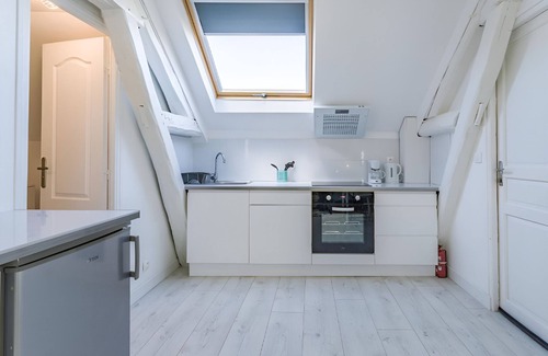 Troyes Apartment | Close to everything, quiet and fully equipped F1, wifi