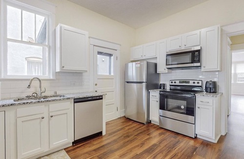 Huning Highland Historic District Apartment | Close to everything ABQ, #B Stay here!