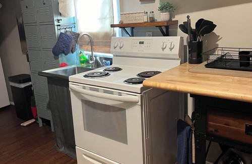 Groveoak Cabin | Close to everything—private launch one minute away—