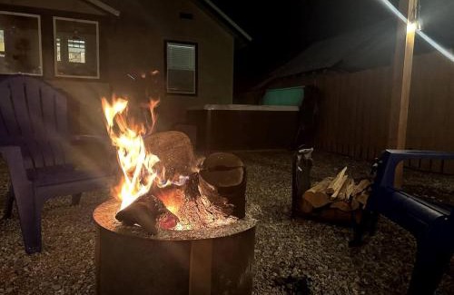 Wallace House | Close to Hiawatha Tr and Biking with HOT TUB